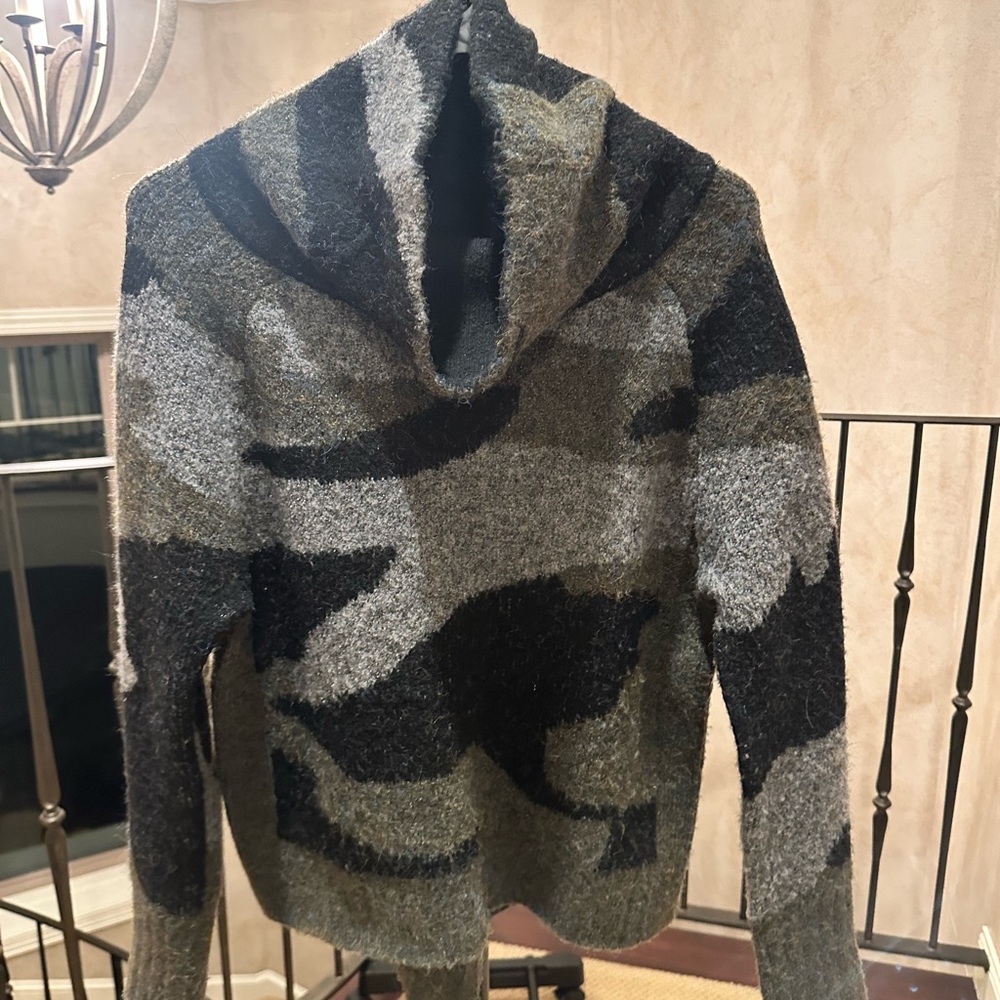 RD STYLE camoflauge sweater cowl neck xs